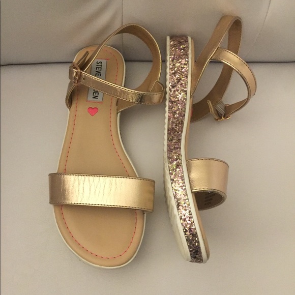 Steve Madden Shoes - Steve Madden glitter gold flats